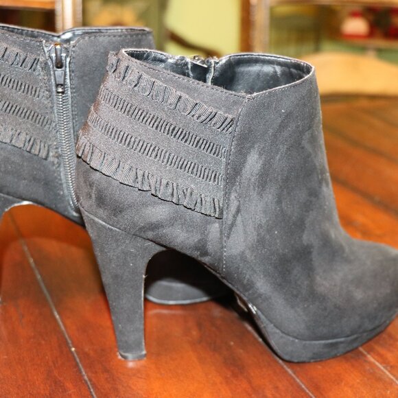 SUMMER SALE - Fergie Black Ruffled Heeled Boots - Woman's Size 10 - Picture 5 of 10